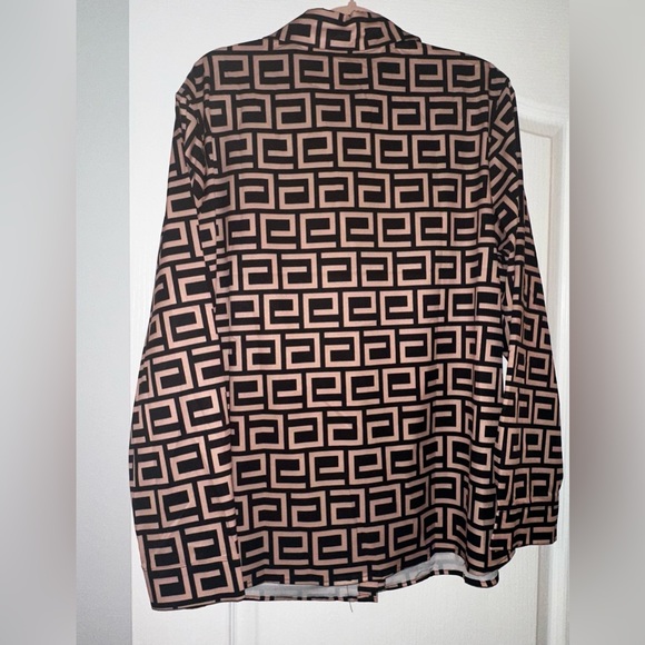 Geometric Patterned Button-Up Shirt - Picture 3 of 7